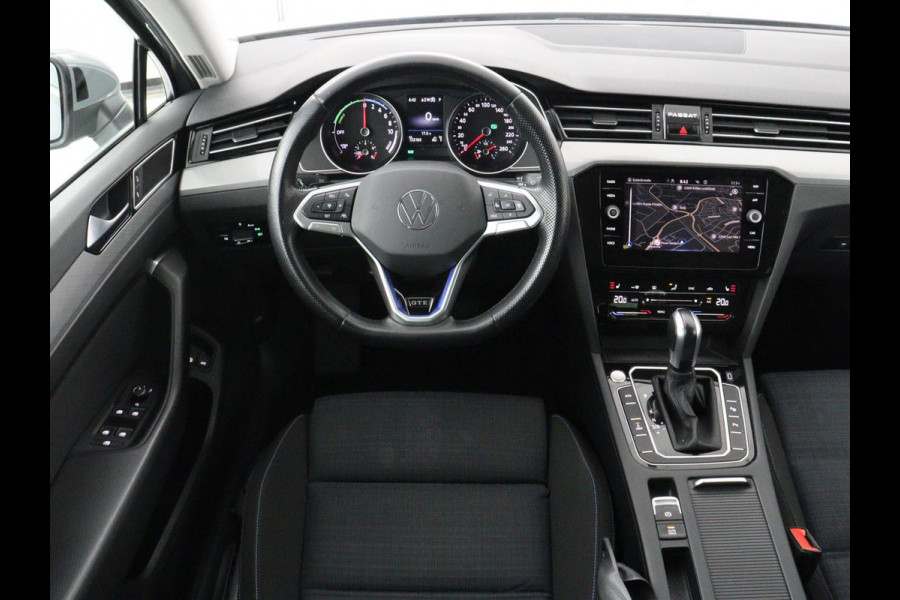 Volkswagen Passat 1.4 TSI PHEV GTE | Trekhaak | Stoelverwarming | Stoelverwarming | Camera | Massage | Carplay | Matrix LED | Adaptive cruise | Navigatie | Park Assist | Climate control | Plug In