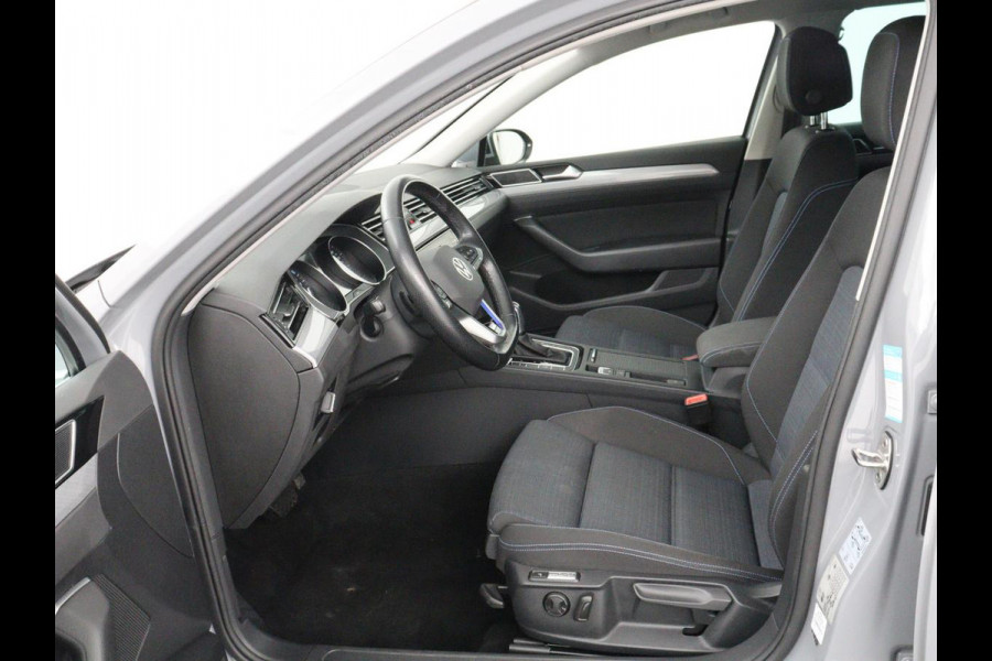 Volkswagen Passat 1.4 TSI PHEV GTE | Trekhaak | Stoelverwarming | Stoelverwarming | Camera | Massage | Carplay | Matrix LED | Adaptive cruise | Navigatie | Park Assist | Climate control | Plug In