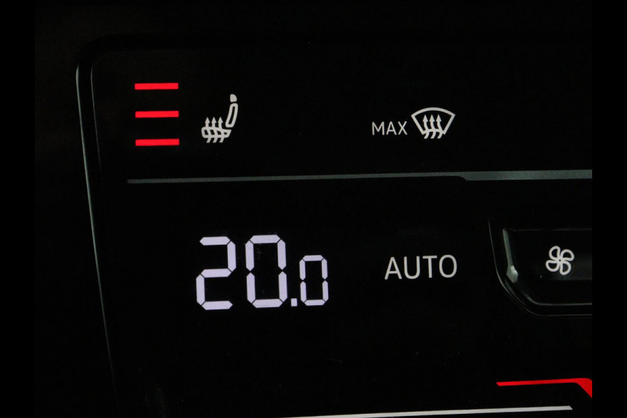 Volkswagen Passat 1.4 TSI PHEV GTE | Trekhaak | Stoelverwarming | Stoelverwarming | Camera | Massage | Carplay | Matrix LED | Adaptive cruise | Navigatie | Park Assist | Climate control | Plug In