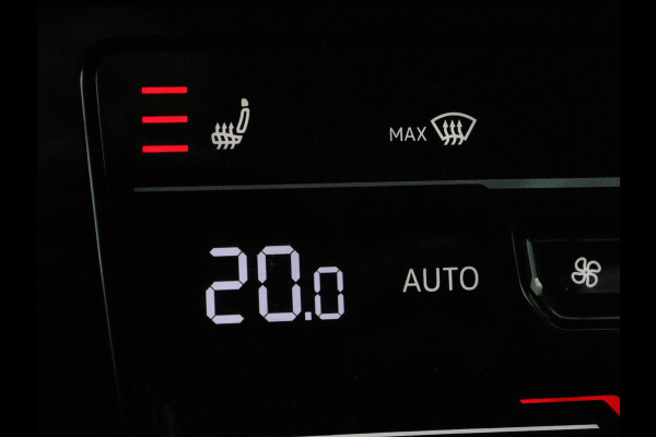 Volkswagen Passat 1.4 TSI PHEV GTE | Trekhaak | Stoelverwarming | Stoelverwarming | Camera | Massage | Carplay | Matrix LED | Adaptive cruise | Navigatie | Park Assist | Climate control | Plug In