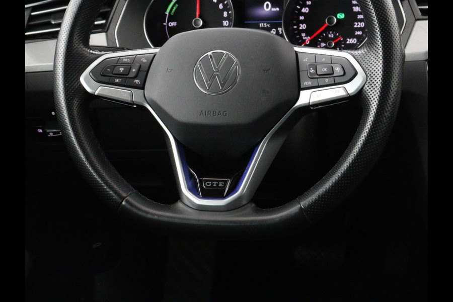 Volkswagen Passat 1.4 TSI PHEV GTE | Trekhaak | Stoelverwarming | Stoelverwarming | Camera | Massage | Carplay | Matrix LED | Adaptive cruise | Navigatie | Park Assist | Climate control | Plug In