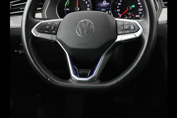 Volkswagen Passat 1.4 TSI PHEV GTE | Trekhaak | Stoelverwarming | Stoelverwarming | Camera | Massage | Carplay | Matrix LED | Adaptive cruise | Navigatie | Park Assist | Climate control | Plug In