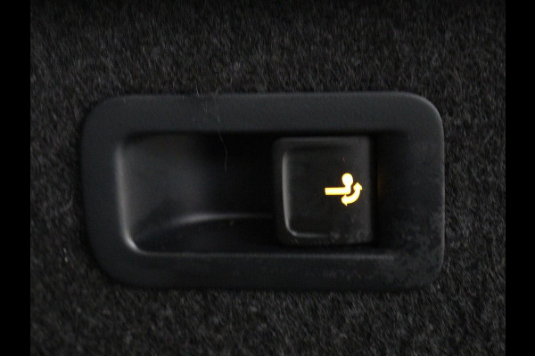 Volkswagen Passat 1.4 TSI PHEV GTE | Trekhaak | Stoelverwarming | Stoelverwarming | Camera | Massage | Carplay | Matrix LED | Adaptive cruise | Navigatie | Park Assist | Climate control | Plug In