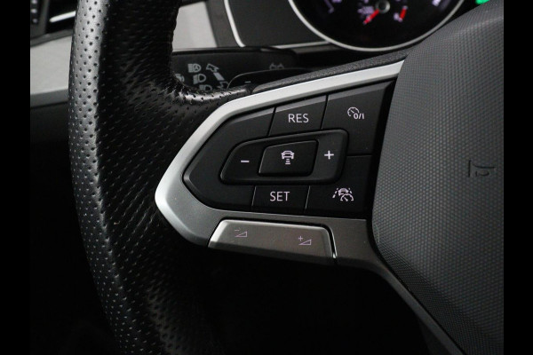 Volkswagen Passat 1.4 TSI PHEV GTE | Trekhaak | Stoelverwarming | Stoelverwarming | Camera | Massage | Carplay | Matrix LED | Adaptive cruise | Navigatie | Park Assist | Climate control | Plug In