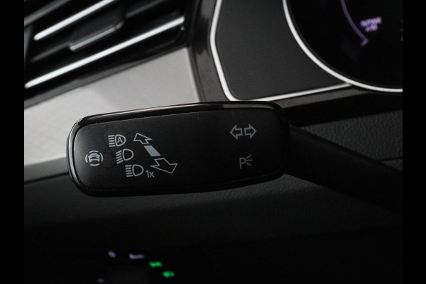 Volkswagen Passat 1.4 TSI PHEV GTE | Trekhaak | Stoelverwarming | Stoelverwarming | Camera | Massage | Carplay | Matrix LED | Adaptive cruise | Navigatie | Park Assist | Climate control | Plug In