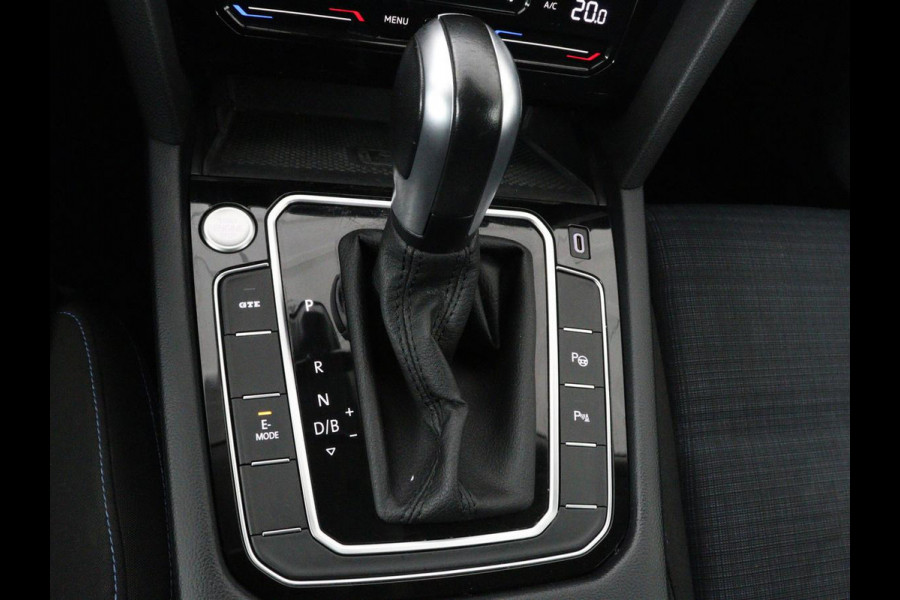 Volkswagen Passat 1.4 TSI PHEV GTE | Trekhaak | Stoelverwarming | Stoelverwarming | Camera | Massage | Carplay | Matrix LED | Adaptive cruise | Navigatie | Park Assist | Climate control | Plug In