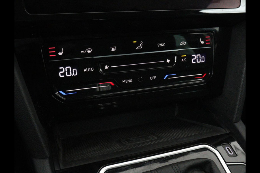 Volkswagen Passat 1.4 TSI PHEV GTE | Trekhaak | Stoelverwarming | Stoelverwarming | Camera | Massage | Carplay | Matrix LED | Adaptive cruise | Navigatie | Park Assist | Climate control | Plug In