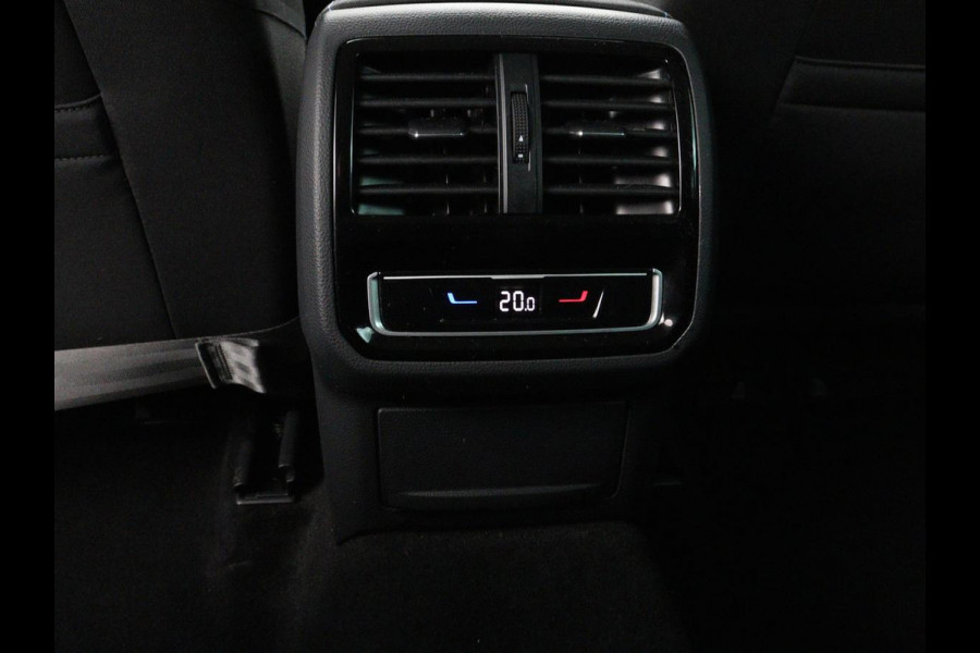 Volkswagen Passat 1.4 TSI PHEV GTE | Trekhaak | Stoelverwarming | Stoelverwarming | Camera | Massage | Carplay | Matrix LED | Adaptive cruise | Navigatie | Park Assist | Climate control | Plug In