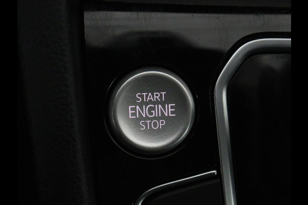 Volkswagen Passat 1.4 TSI PHEV GTE | Trekhaak | Stoelverwarming | Stoelverwarming | Camera | Massage | Carplay | Matrix LED | Adaptive cruise | Navigatie | Park Assist | Climate control | Plug In