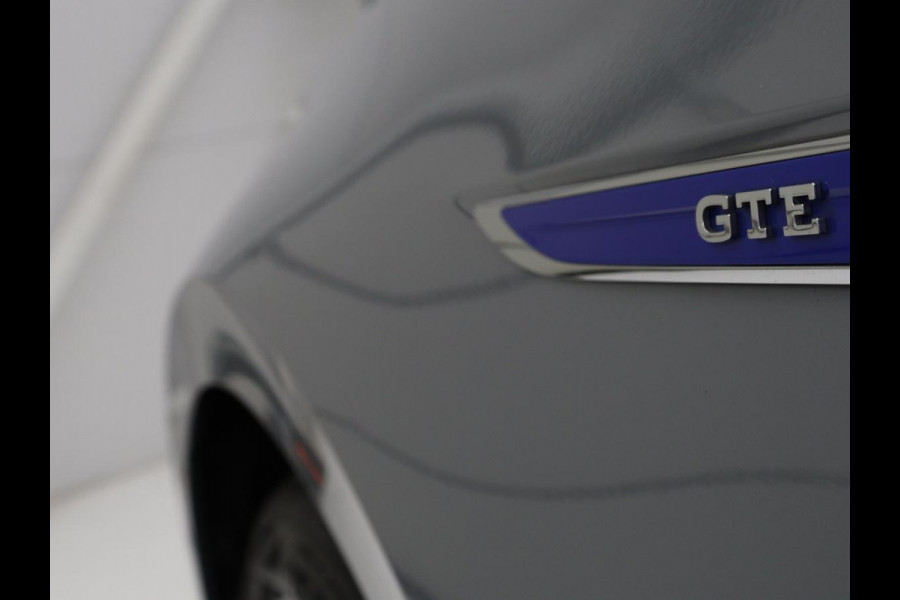 Volkswagen Passat 1.4 TSI PHEV GTE | Trekhaak | Stoelverwarming | Stoelverwarming | Camera | Massage | Carplay | Matrix LED | Adaptive cruise | Navigatie | Park Assist | Climate control | Plug In