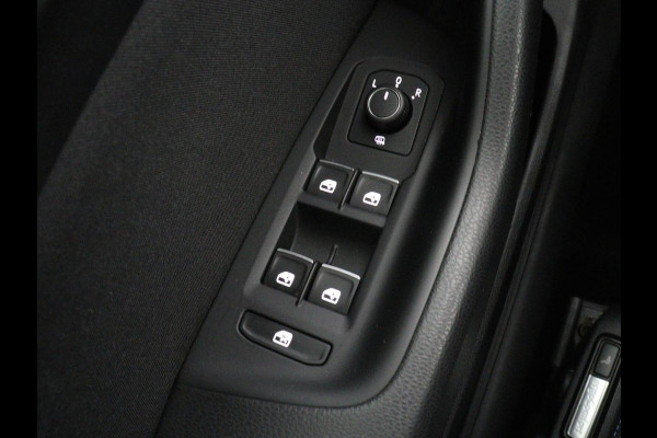 Volkswagen Passat 1.4 TSI PHEV GTE | Trekhaak | Stoelverwarming | Stoelverwarming | Camera | Massage | Carplay | Matrix LED | Adaptive cruise | Navigatie | Park Assist | Climate control | Plug In