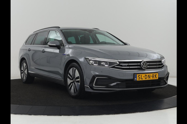 Volkswagen Passat 1.4 TSI PHEV GTE | Trekhaak | Stoelverwarming | Stoelverwarming | Camera | Massage | Carplay | Matrix LED | Adaptive cruise | Navigatie | Park Assist | Climate control | Plug In