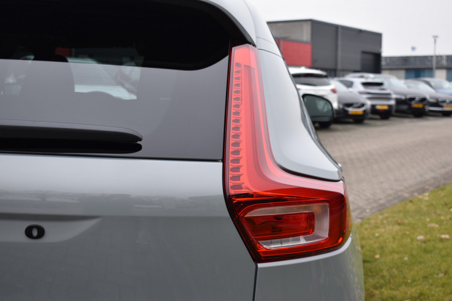 Volvo EX40 Extended Range 252PK Plus Black Ed. 82 kWh | H&K | ACC | Blis | Camera | 20"LMV | Stuurverwarming