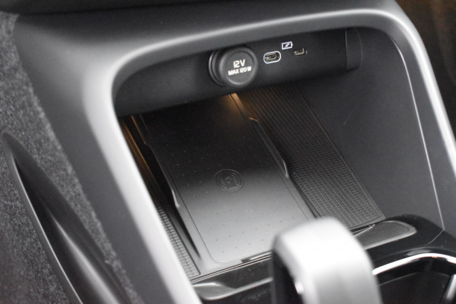 Volvo EX40 Extended Range 252PK Plus Black Ed. 82 kWh | H&K | ACC | Blis | Camera | 20"LMV | Stuurverwarming