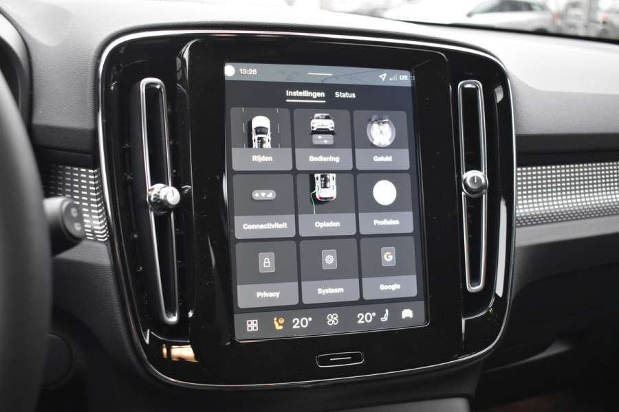 Volvo EX40 Extended Range 252PK Plus Black Ed. 82 kWh | H&K | ACC | Blis | Camera | 20"LMV | Stuurverwarming