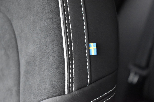 Volvo EX40 Extended Range 252PK Plus Black Ed. 82 kWh | H&K | ACC | Blis | Camera | 20"LMV | Stuurverwarming