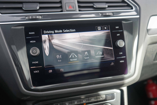 Volkswagen Tiguan 3X R-LINE 1.5 TSI DSG Black-Line/Pano/360/Memory/Trkhk/Virtual