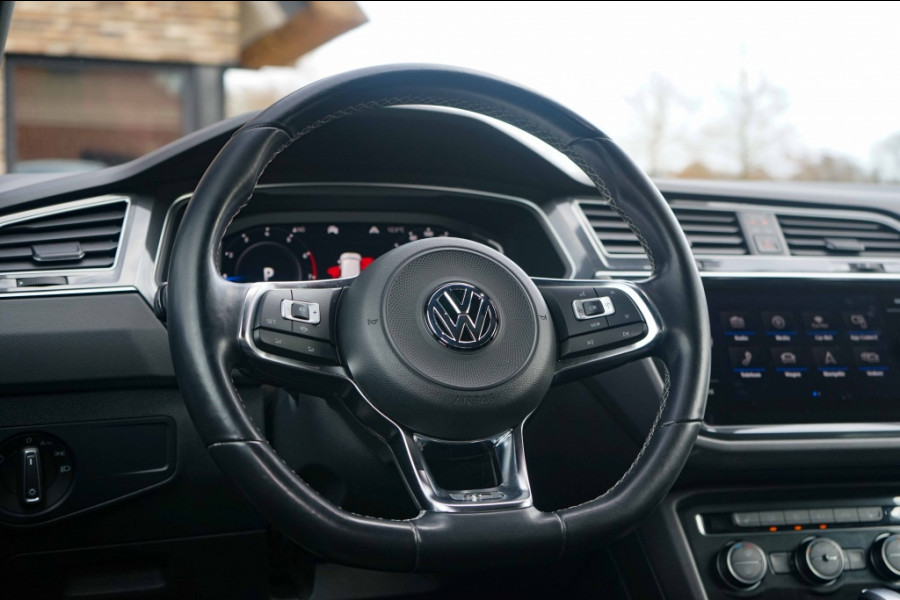 Volkswagen Tiguan 3X R-LINE 1.5 TSI DSG Black-Line/Pano/360/Memory/Trkhk/Virtual