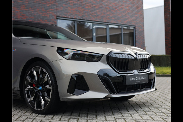 BMW 5 Serie Touring 550e xDrive | Sportstoel - Pano - Trekhaak - Bow&Wil