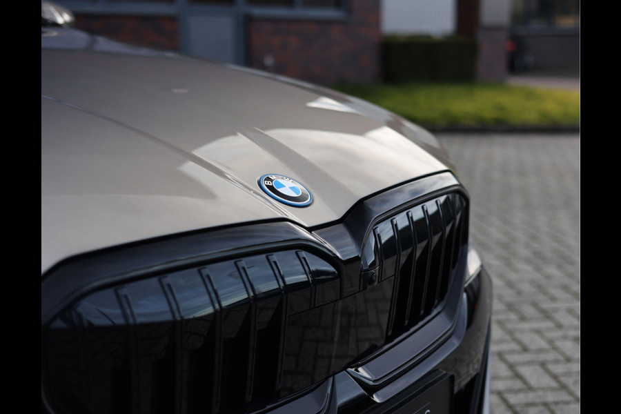BMW 5 Serie Touring 550e xDrive | Sportstoel - Pano - Trekhaak - Bow&Wil