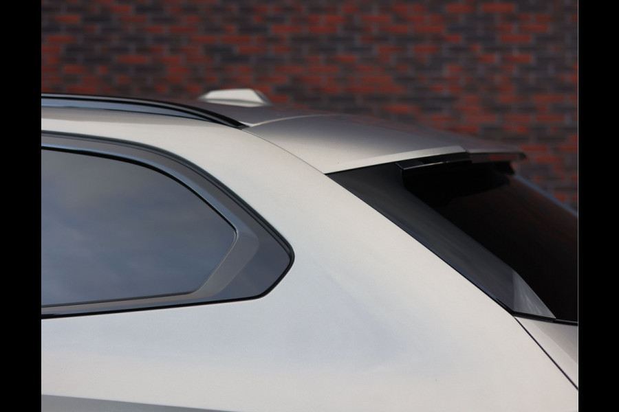 BMW 5 Serie Touring 550e xDrive | Sportstoel - Pano - Trekhaak - Bow&Wil