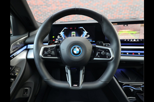 BMW 5 Serie Touring 550e xDrive | Sportstoel - Pano - Trekhaak - Bow&Wil