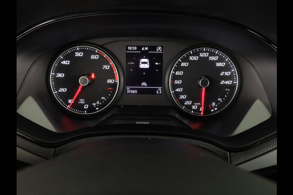 Seat Ibiza 1.0 TSI Style Business Intense 95 pk | Navigatie | Parkeersensoren | Achteruitrijcamera | Apple Carplay/Android Auto |