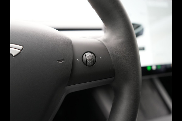 Tesla Model Y Long Range AWD 75 kWh 441pk SOH 92,3% | Full Self-Driving Capability | Panodak | Adaptive Cruise | Lederen Sportstoelen Memory & Verwarmd | Camera | Navigatie |