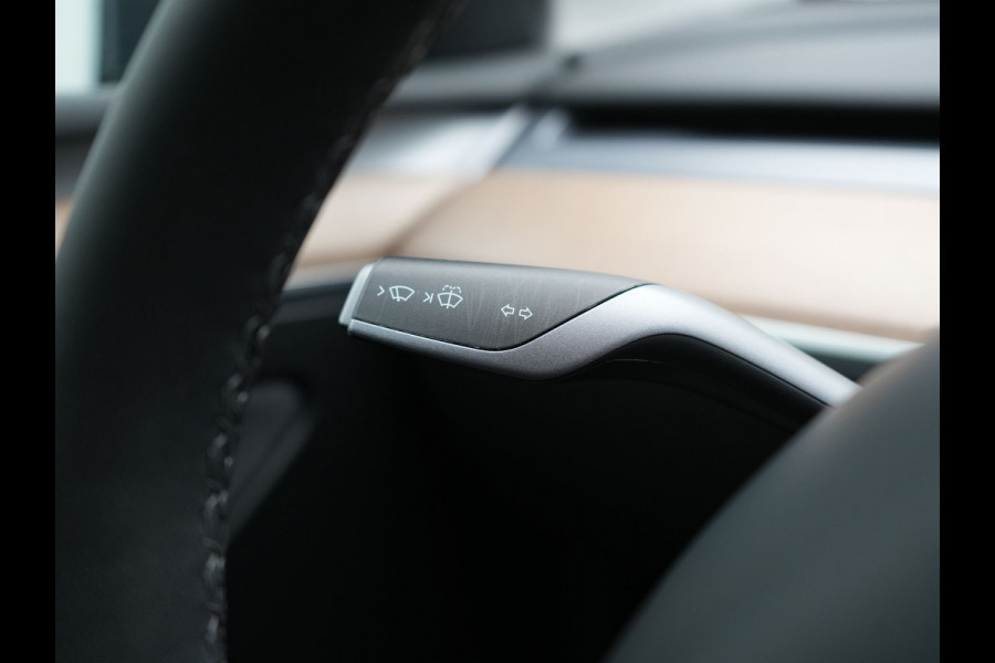 Tesla Model Y Long Range AWD 75 kWh 441pk SOH 92,3% | Full Self-Driving Capability | Panodak | Adaptive Cruise | Lederen Sportstoelen Memory & Verwarmd | Camera | Navigatie |