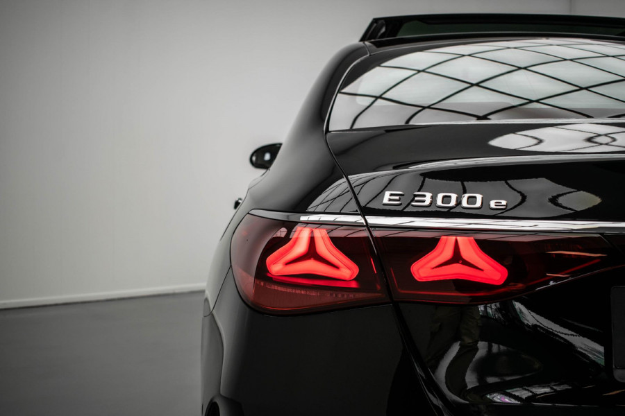 Mercedes-Benz E-Klasse E300 e 4MATIC AMG Line |Pano|Org.NL|HyperScreen|Burmester|Memory|VOLL|