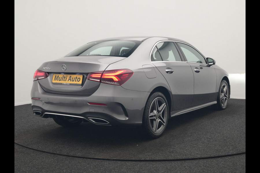 Mercedes-Benz A-Klasse 250 e AMG Line PHEV 218pk Dealer O.H. | Adaptive Cruise | Multi Beam LED | Camera | Sfeerverlichting | Lederen Sportstoelen Verwarmd | Widescreen Navi | Apple Carplay | Keyless | Blis | Navigatie | DAB | Plug In Hybrid |