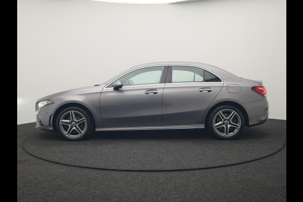 Mercedes-Benz A-Klasse 250 e AMG Line PHEV 218pk Dealer O.H. | Adaptive Cruise | Multi Beam LED | Camera | Sfeerverlichting | Lederen Sportstoelen Verwarmd | Widescreen Navi | Apple Carplay | Keyless | Blis | Navigatie | DAB | Plug In Hybrid |