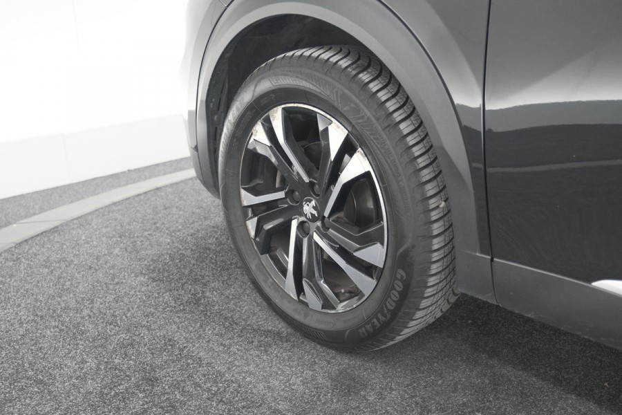 Peugeot 2008 PureTech 130 GT-Line | Camera | Adaptieve Cruise Control | Allseason Banden | Navigatie