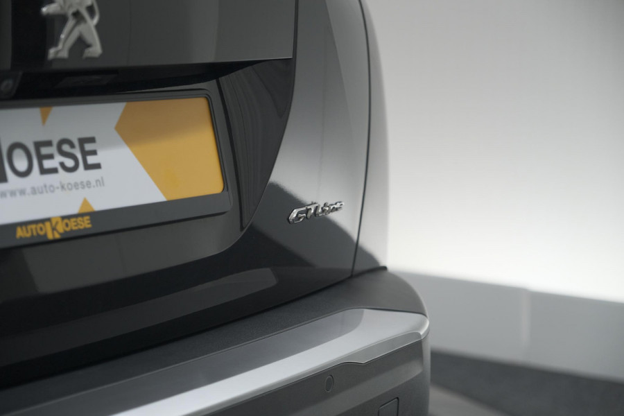 Peugeot 2008 PureTech 130 GT-Line | Camera | Adaptieve Cruise Control | Allseason Banden | Navigatie