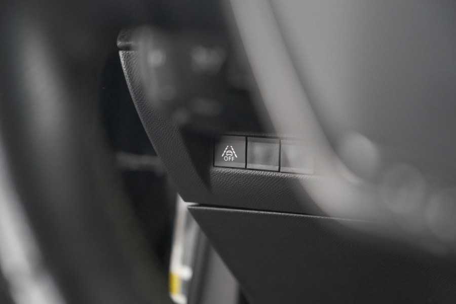 Peugeot 2008 PureTech 130 GT-Line | Camera | Adaptieve Cruise Control | Allseason Banden | Navigatie
