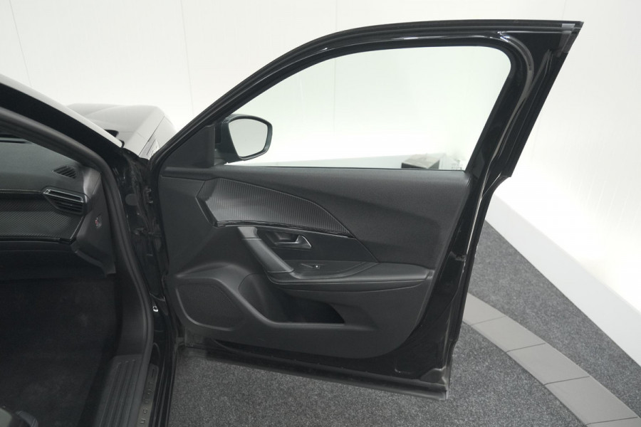 Peugeot 2008 PureTech 130 GT-Line | Camera | Adaptieve Cruise Control | Allseason Banden | Navigatie