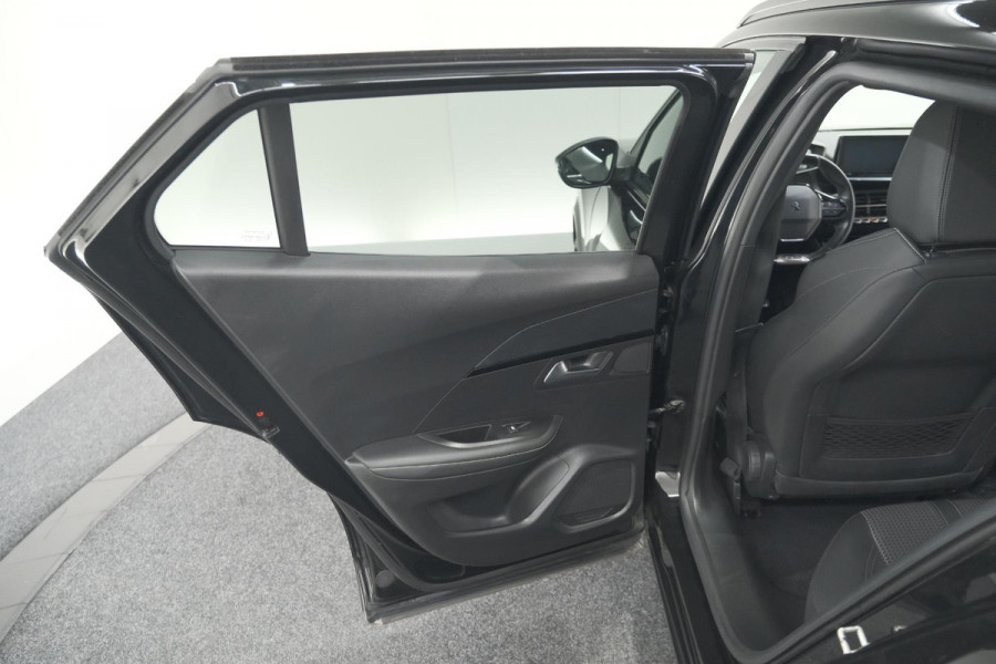 Peugeot 2008 PureTech 130 GT-Line | Camera | Adaptieve Cruise Control | Allseason Banden | Navigatie