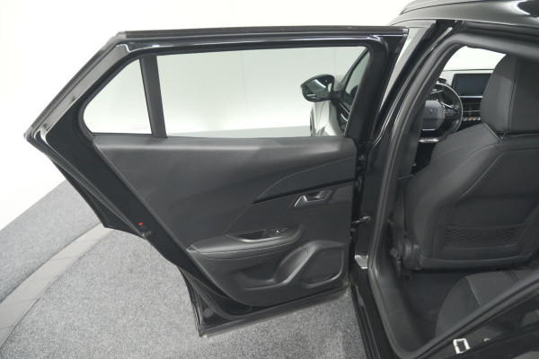 Peugeot 2008 PureTech 130 GT-Line | Camera | Adaptieve Cruise Control | Allseason Banden | Navigatie