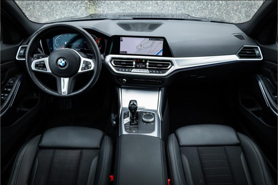 BMW 3 Serie Touring 320i Sportline Panorama / Camera / Individual / HiFi /