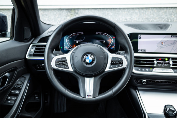 BMW 3 Serie Touring 320i Sportline Panorama / Camera / Individual / HiFi /