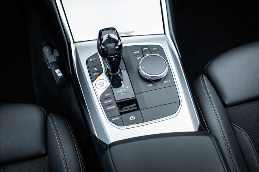 BMW 3 Serie Touring 320i Sportline Panorama / Camera / Individual / HiFi /