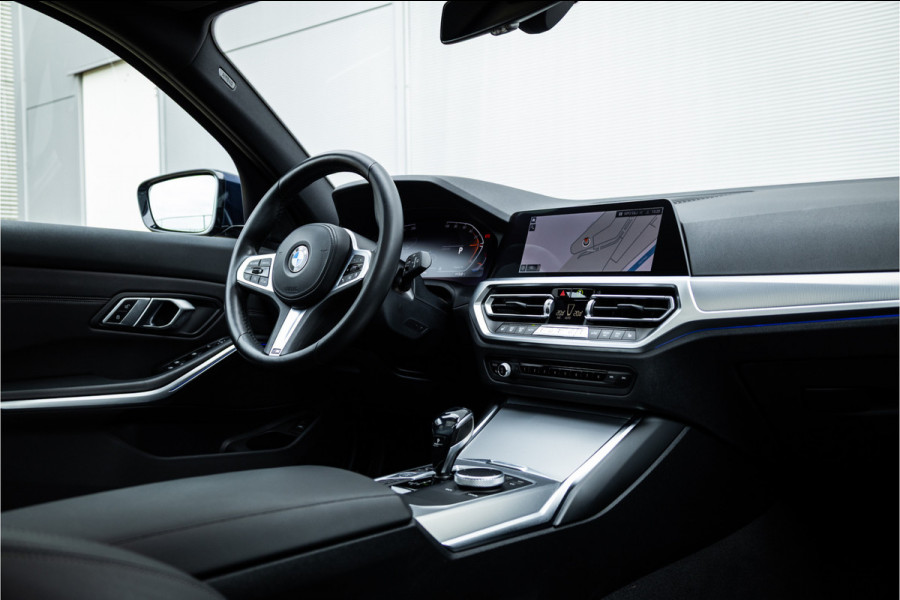 BMW 3 Serie Touring 320i Sportline Panorama / Camera / Individual / HiFi /