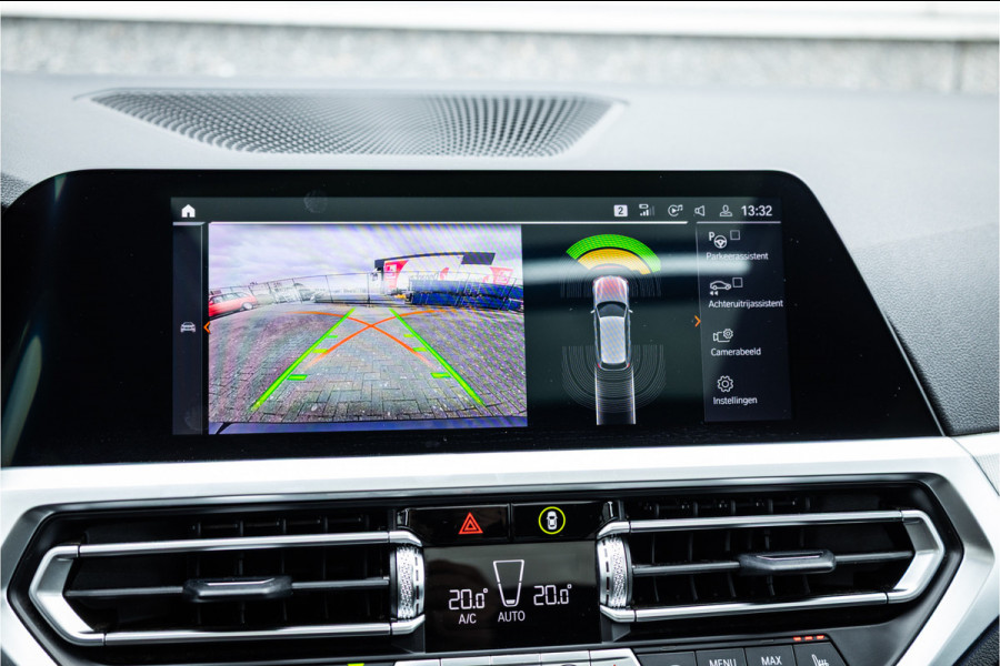 BMW 3 Serie Touring 320i Sportline Panorama / Camera / Individual / HiFi /