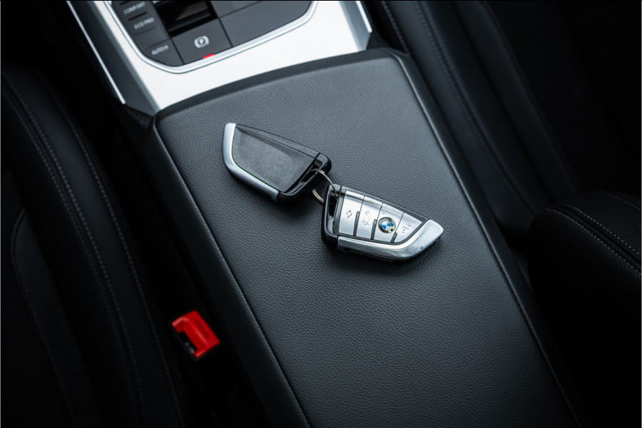 BMW 3 Serie Touring 320i Sportline Panorama / Camera / Individual / HiFi /