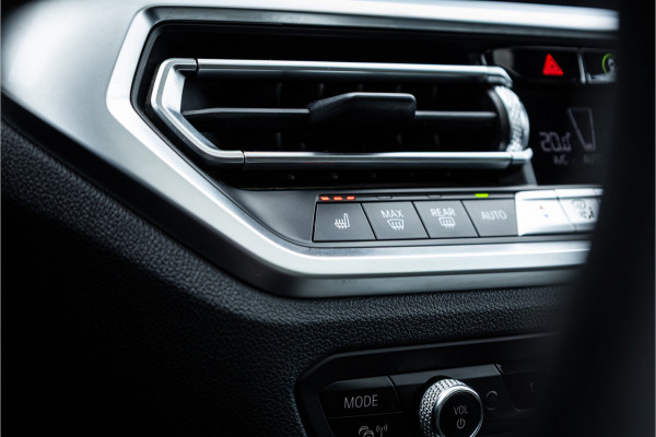 BMW 3 Serie Touring 320i Sportline Panorama / Camera / Individual / HiFi /