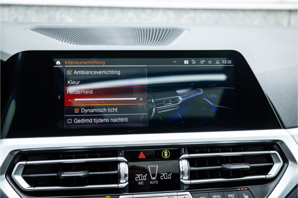 BMW 3 Serie Touring 320i Sportline Panorama / Camera / Individual / HiFi /