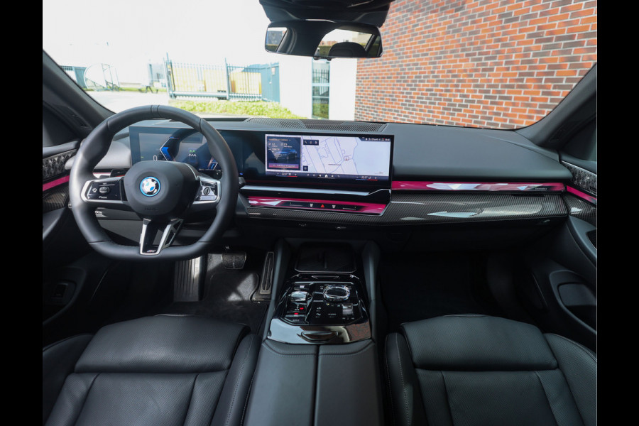 BMW 5 Serie Touring 550e xDrive | M Performance - Pano - Trekhaak