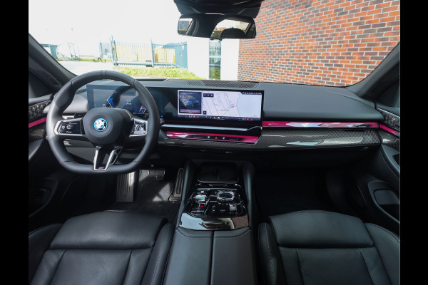 BMW 5 Serie Touring 550e xDrive | M Performance - Pano - Trekhaak