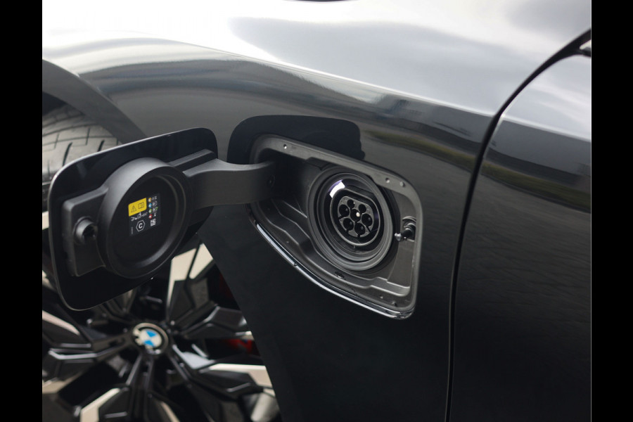 BMW 5 Serie Touring 550e xDrive | M Performance - Pano - Trekhaak
