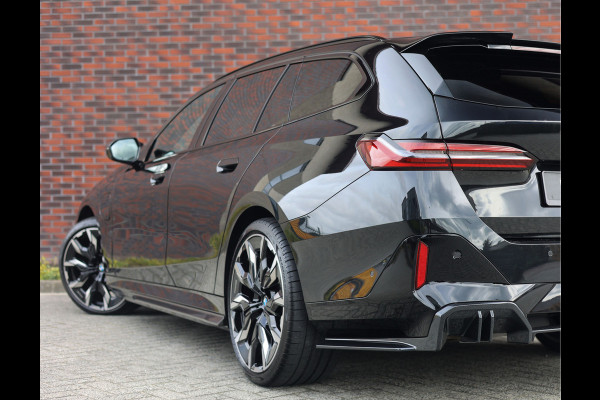 BMW 5 Serie Touring 550e xDrive | M Performance - Pano - Trekhaak